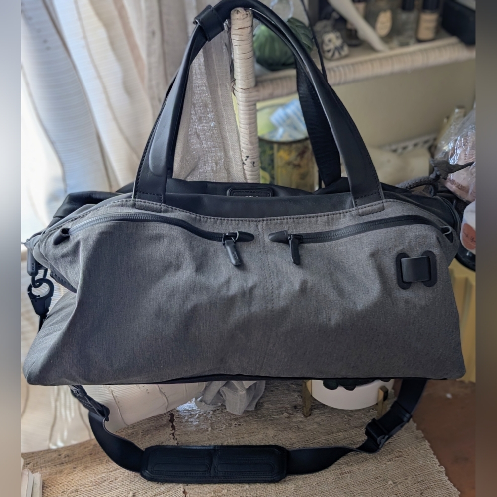 TUMI Tahoe Grove Day Duffel Bag Grey/Black